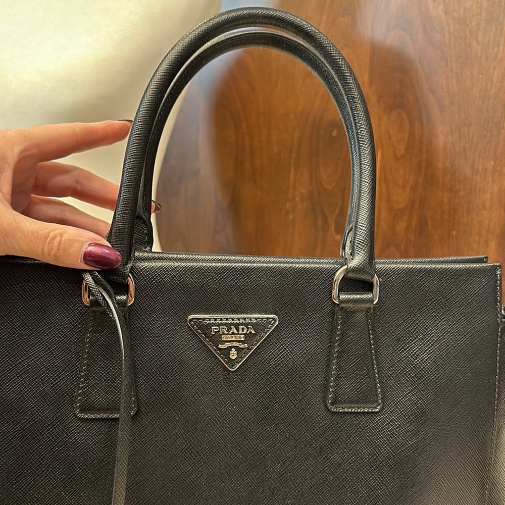 Prada Saffiano bag and wallet as new. 2 way to wear it! - Picture 3 of 12